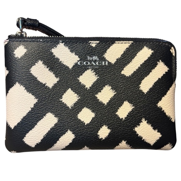 Coach Wild Plaid Black and Cream Geometric Wristlet — New without Tags - Picture 2 of 12